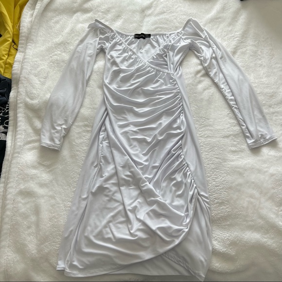 White of the shoulder bodycon dress - Picture 2 of 4